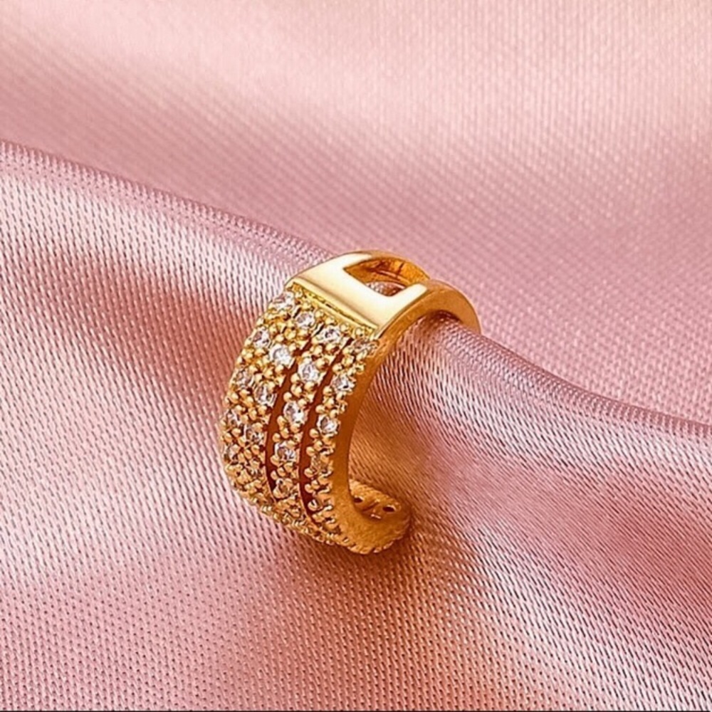 ⚜️𝟯𝟬%𝗢𝗙𝗙 𝗯𝘂𝗻𝗱𝗹𝗲𝘀 𝟯+⚜️ NEW CZ 4 Layers Paved Ear Cuff - Picture 8 of 10